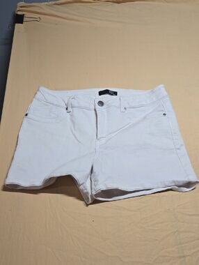 ♡1822 Denim White Women's Jean Shorts - Casual Five-Pocket Cut Size 14